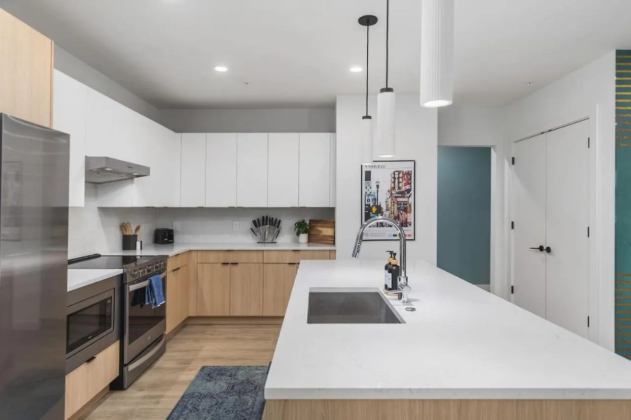 Luxury In The Gulch With Patio Pool Walk To Broadway Apartment Nashville