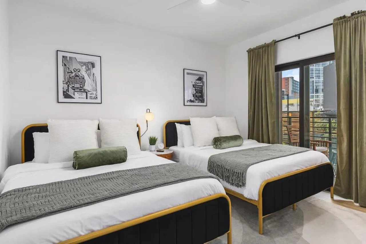Luxury In The Gulch With Patio Pool Walk To Broadway Apartment Nashville United States