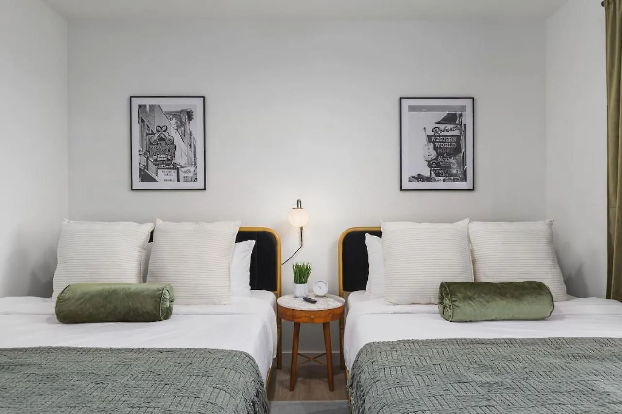 Luxury In The Gulch With Patio Pool Walk To Broadway Apartment Nashville United States